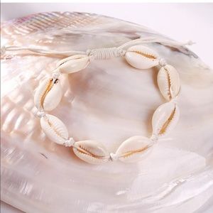 NWT PUKA SHELL BRACELET WHITE